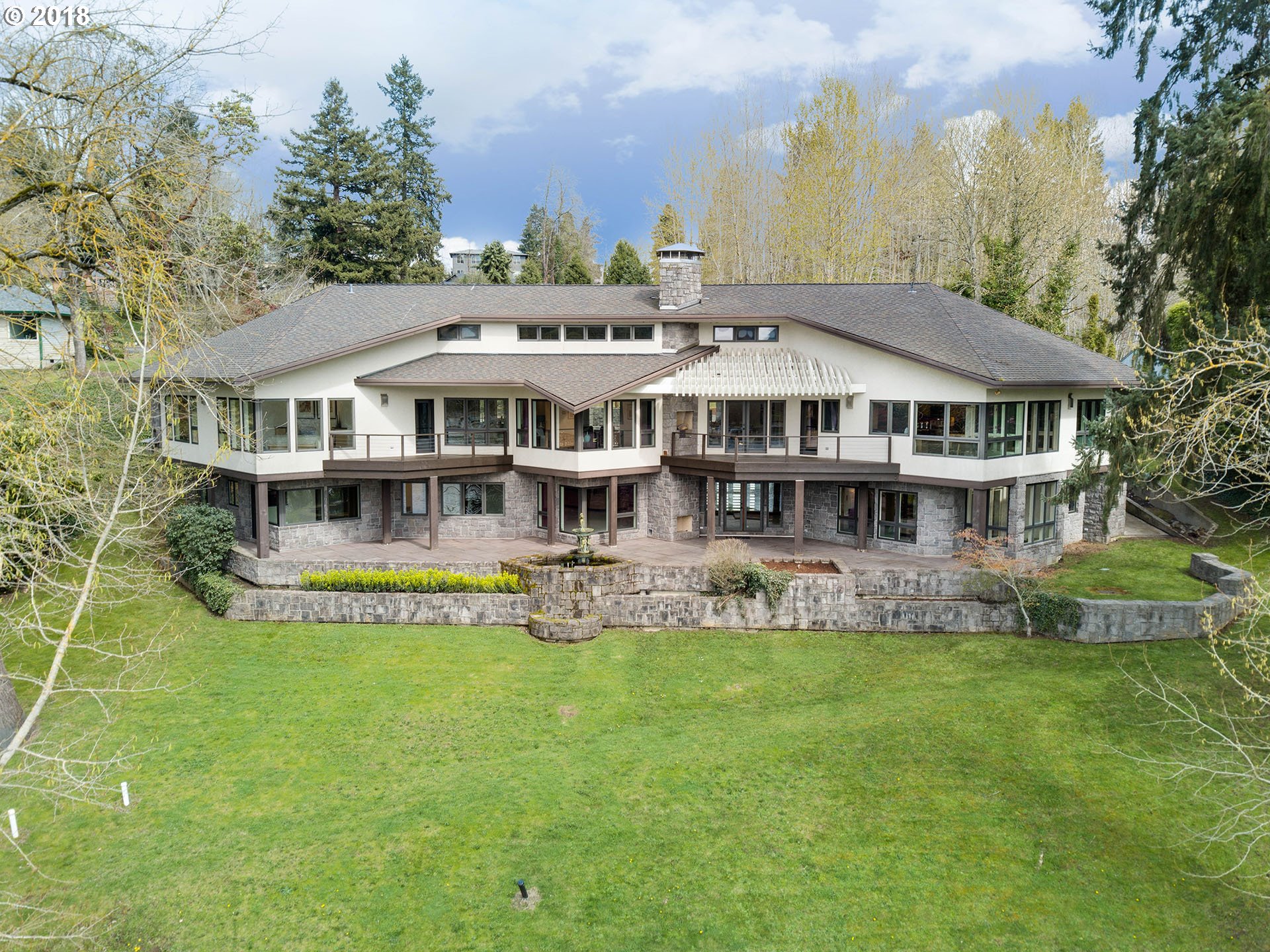 3838 SE Hillside
